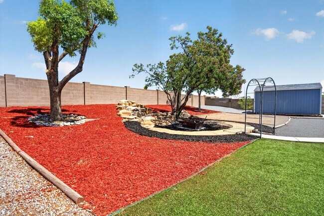 Building Photo - 2413 Agua Fria Dr NE