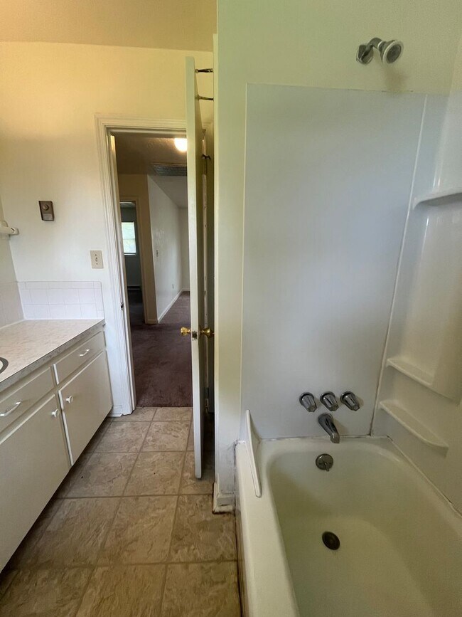 Building Photo - 207 Broce Dr