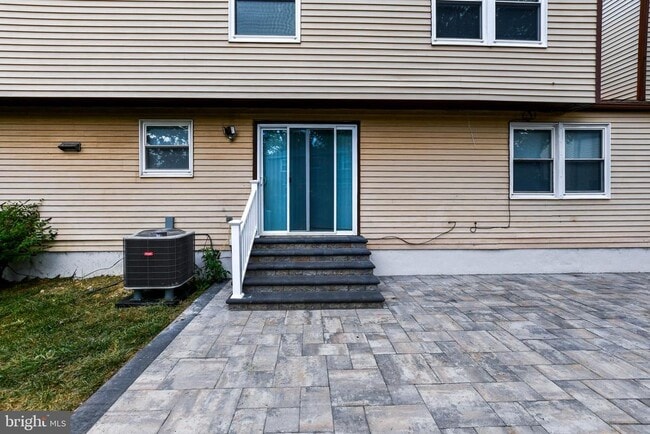Building Photo - 8100 Irwell Ct