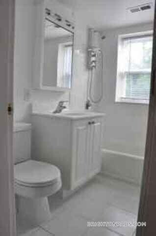 Building Photo - 168 Newton St