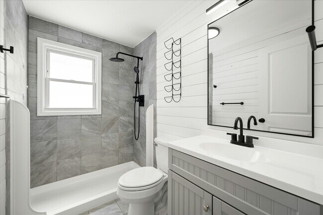 Building Photo - 11 43rd St