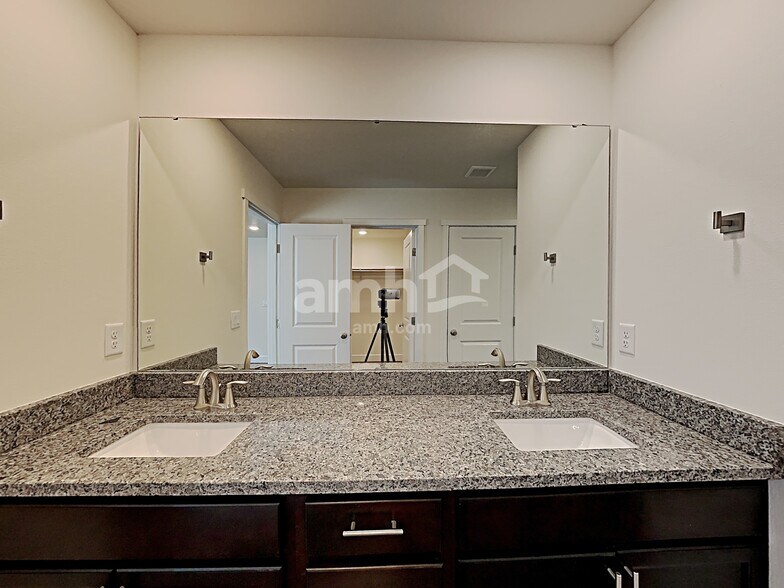 Building Photo - 12433 83rd Ave E