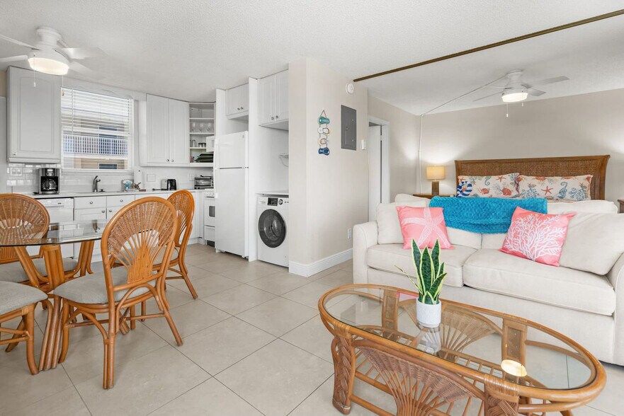 Building Photo - 5600 Bonita Beach Rd SW