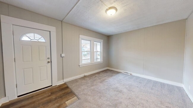 Building Photo - Stockyards Area - 2 Bedrooms - Single Fami...