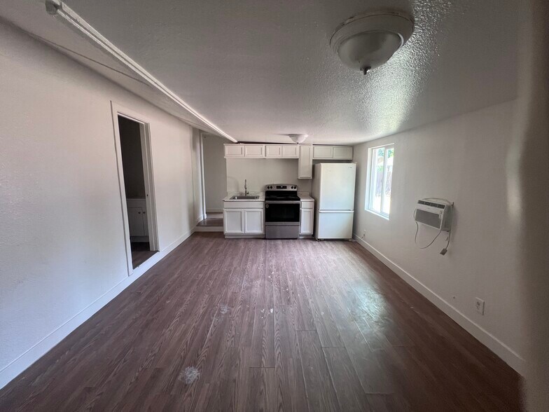 Building Photo - 901 Lenore Ct