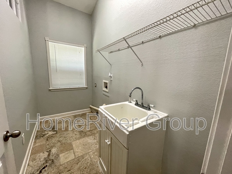 Building Photo - 5753 Eden Ln