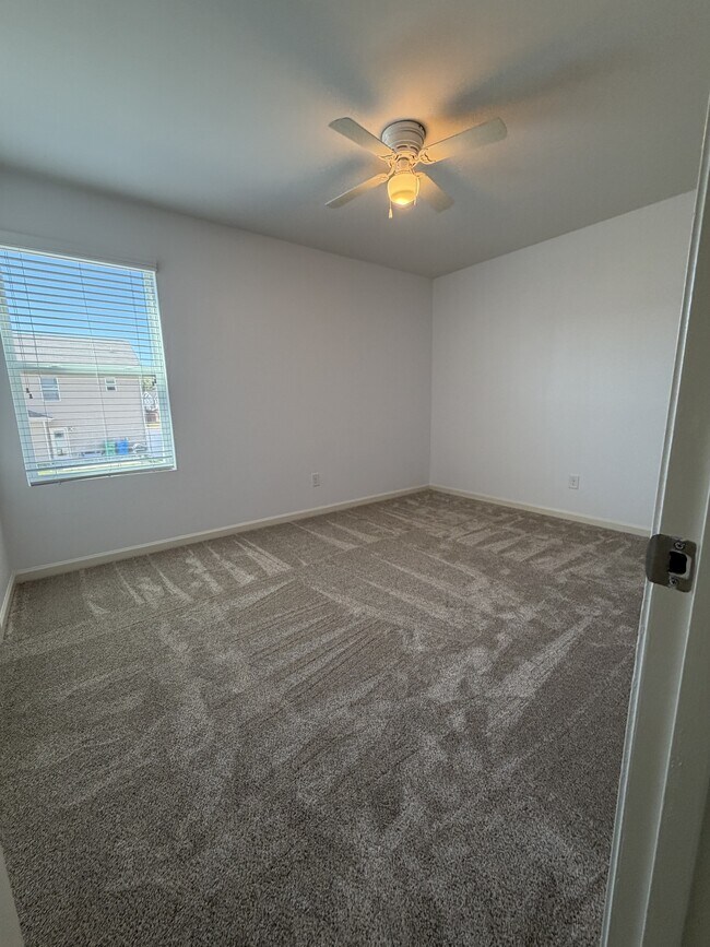 Building Photo - 3549 Saddlebrook Dr