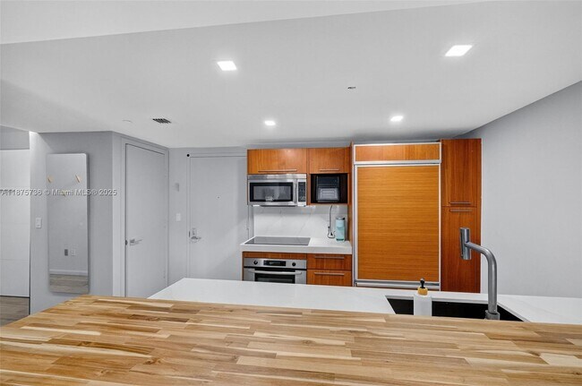 Building Photo - 50 Biscayne Blvd