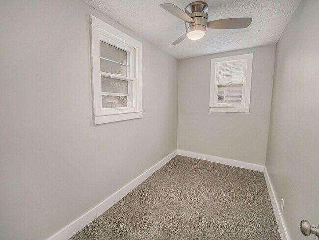 Building Photo - 606 N 8th St