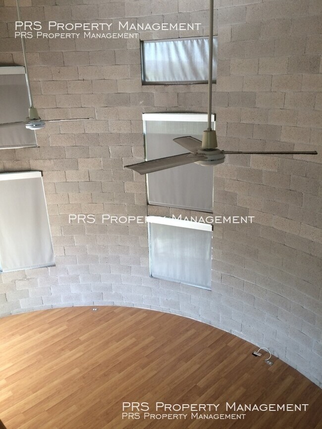 Building Photo - 1101 W University Dr