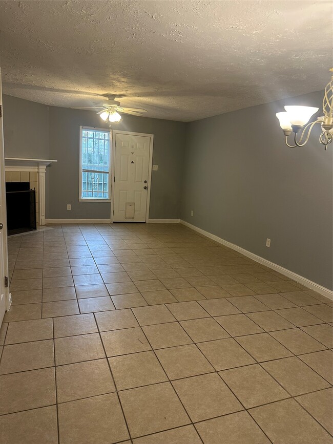 Building Photo - 8636 Village of Fondren