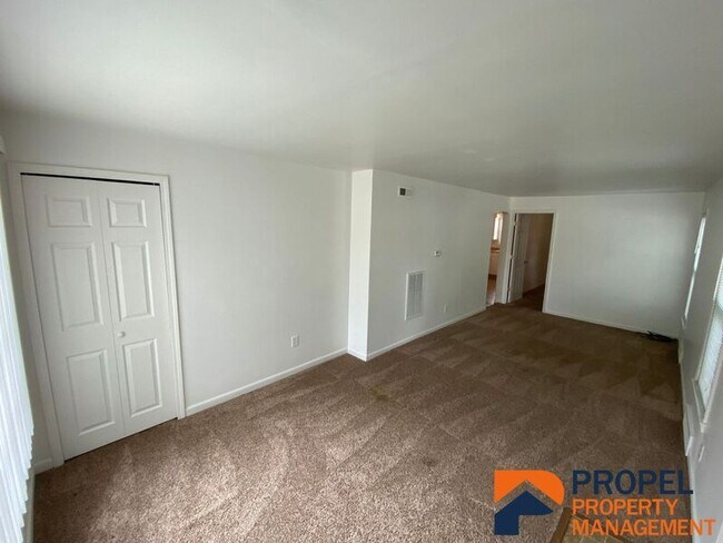 Building Photo - 8141 Macomb St