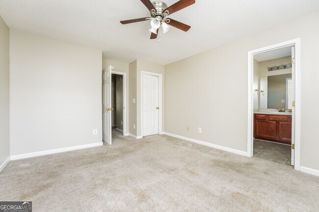 Building Photo - 2305 Nicole Dr