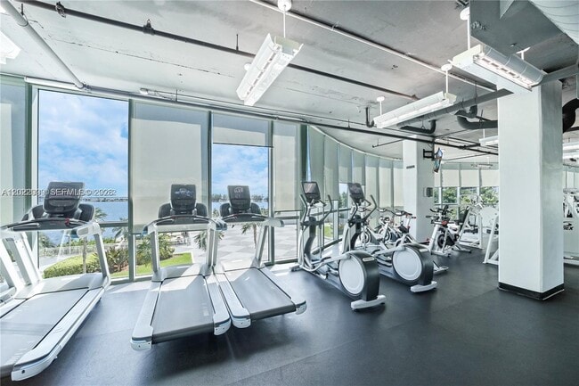 Building Photo - 2101 Brickell Ave