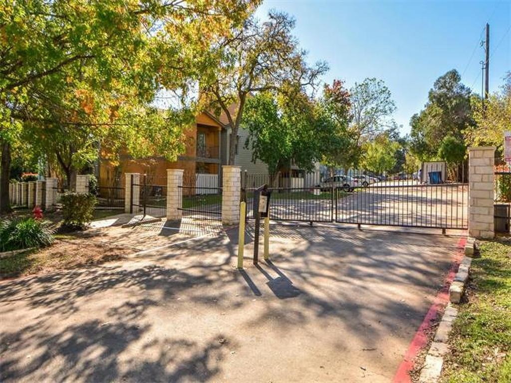 Secure Entrance - 3204 Manchaca Rd