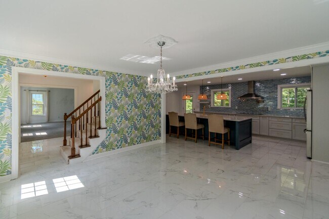 Building Photo - 428 Ingleside Dr