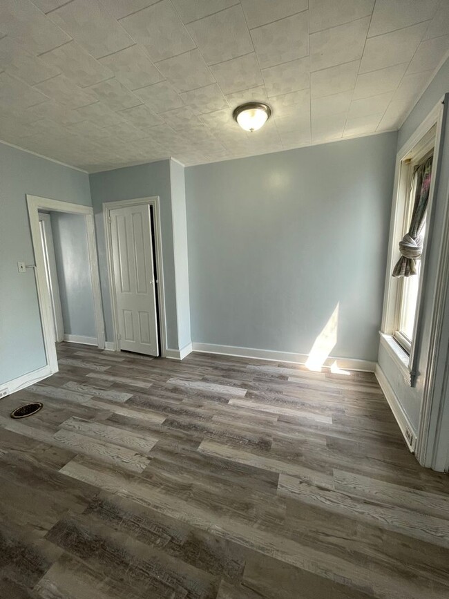 Building Photo - Newly updated 4 bedroom home