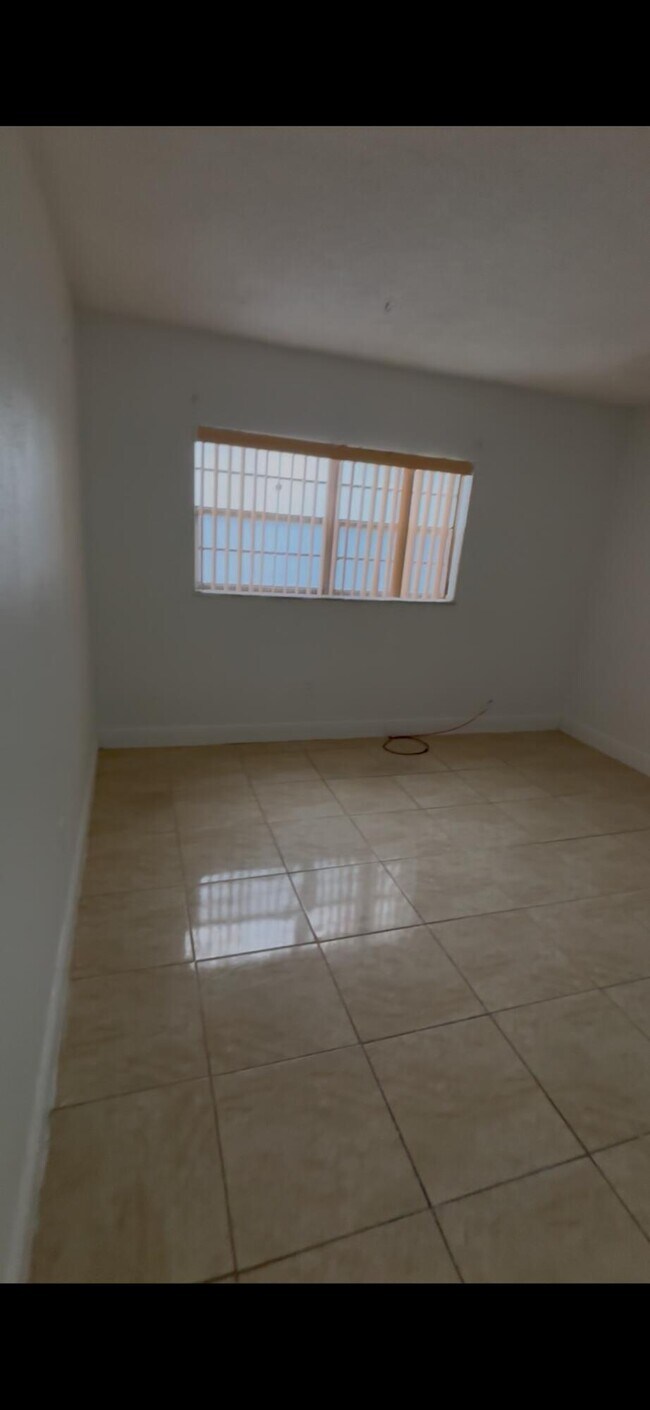 Building Photo - 5100 SW 41st St