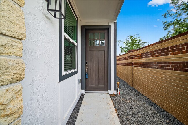Building Photo - 4121 Fig Grv St