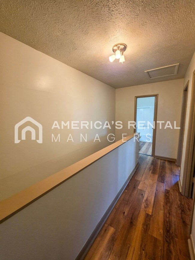 Building Photo - 3100 Apple Valley Ln