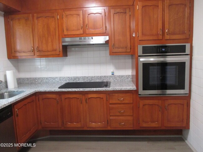 Building Photo - 52D Cambridge Ct