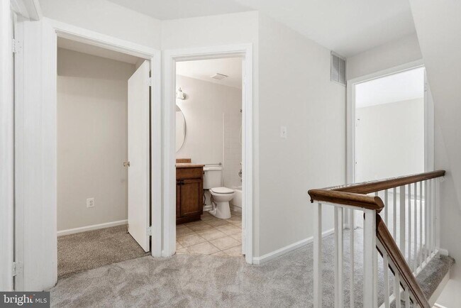 Building Photo - 7691 Northern Oaks Ct
