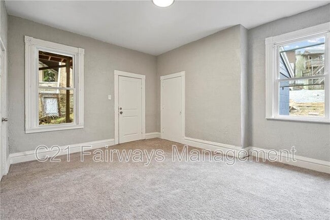 Building Photo - 628 Greenfield Ave