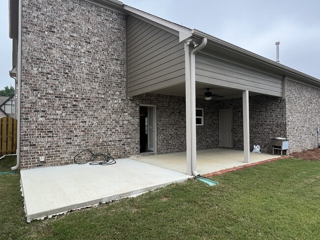 Building Photo - 5849 Longview Ln