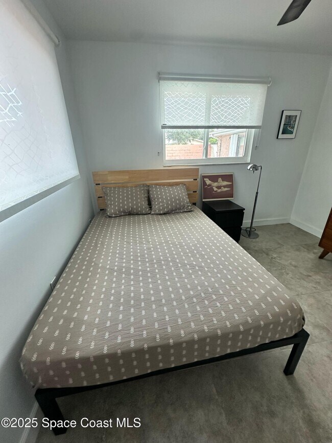 Building Photo - 302 W Osceola Ln