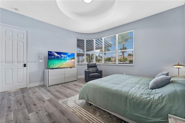 Building Photo - 5046 SW 162nd Ave