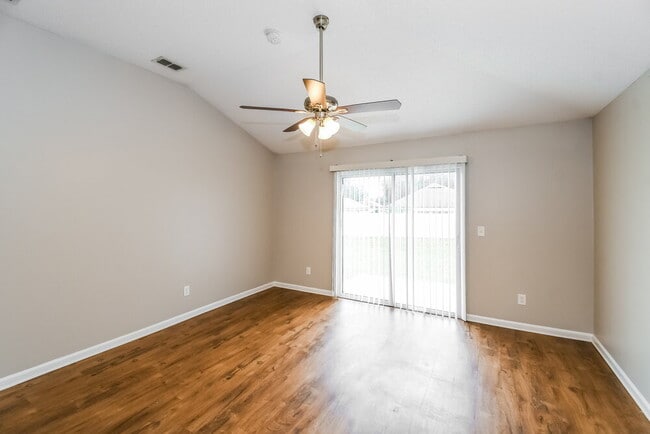 Building Photo - 2600 Creek Ridge Dr