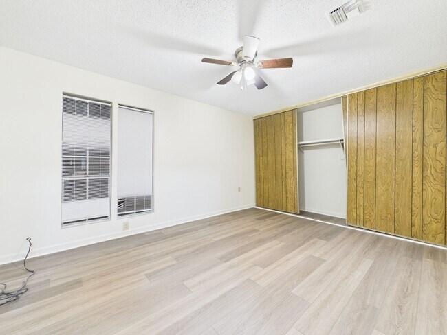 Building Photo - 809 Fox Run Ave