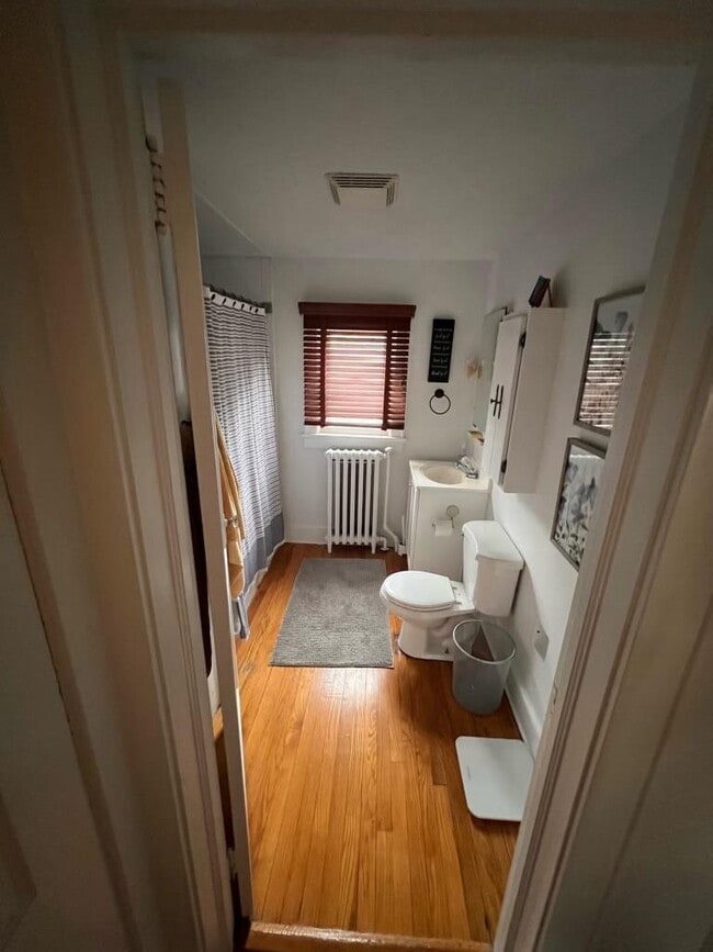 Building Photo - 62 Penataquit Pl