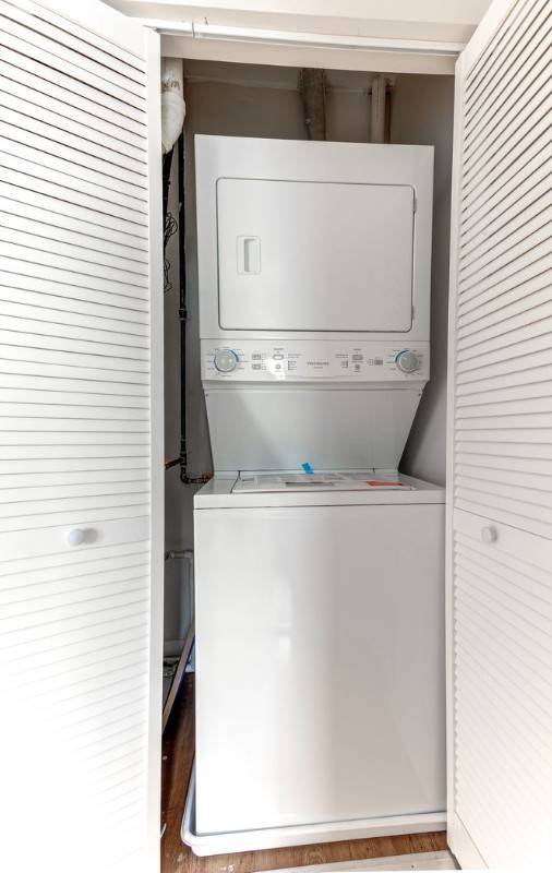 Private Washer/ Dryer in-unit - 2122 43rd St
