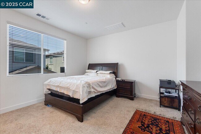 Building Photo - 300 Hideaway Ln