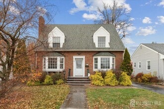 Building Photo - 37 Ireland Ave