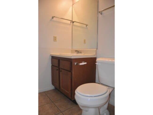Building Photo - Lakewood Apartments: Premium location