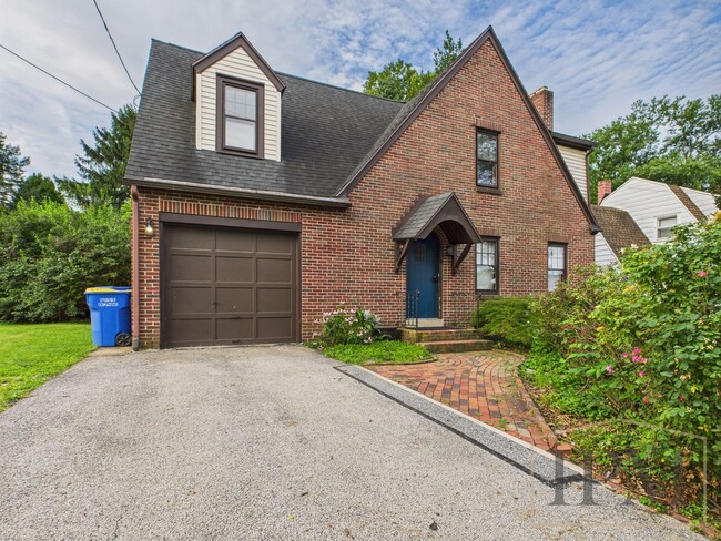 Building Photo - Coming Soon- Charming 3 Bedroom, 1.5 Bath ...