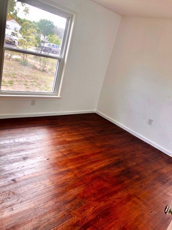 Building Photo - 1321 Whitley Dr