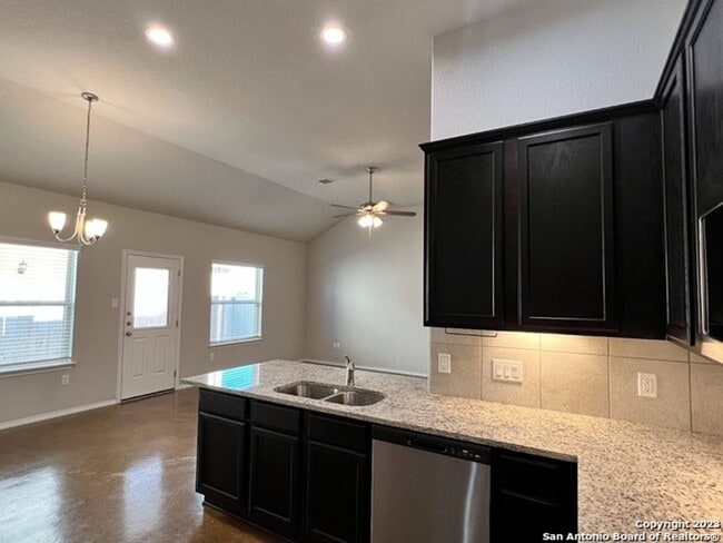 Building Photo - Come Home to Comfort & Style in Seguin!