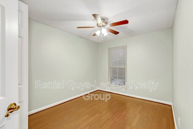 Building Photo - 3861 Karissa Ann Pl E