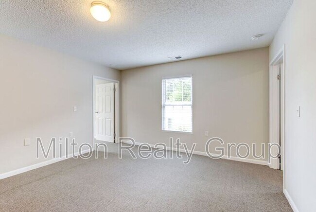 Building Photo - 74 Fantasy Ln