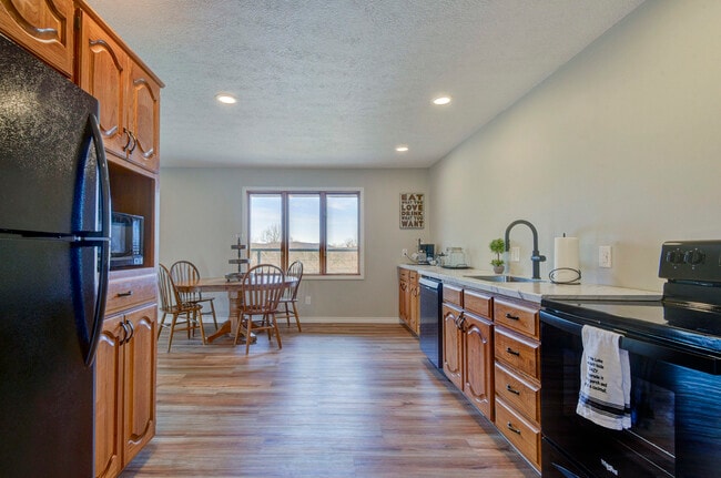 Building Photo - 350 Campbell Point Rd