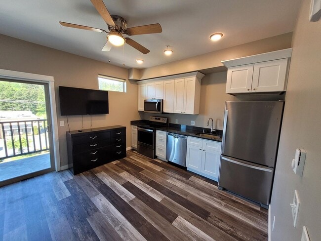 Building Photo - Charming Studio for Rent: Enjoy the Added Bonus of an Onsite Storage Closet!