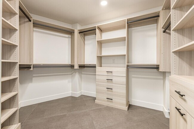 Building Photo - 9917 N 52nd St