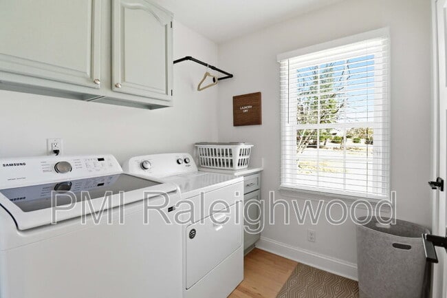 Building Photo - 322 E Millbrook Rd