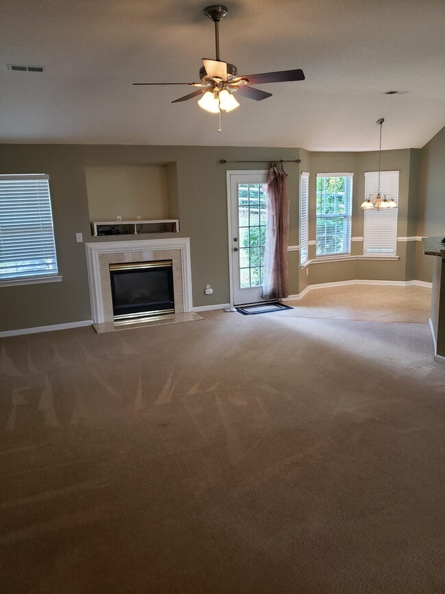 Building Photo - 12013 Evergreen Hollow Dr