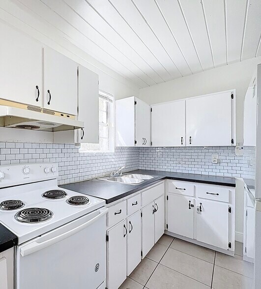 Building Photo - 401 NW 16th Ave