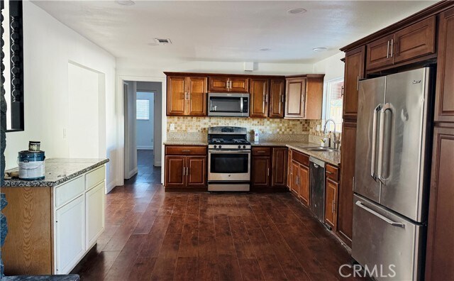 Building Photo - 1034 Avocado Ave