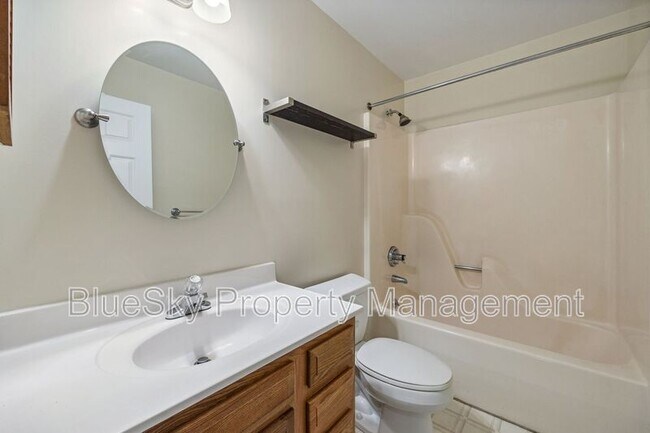 Building Photo - 1676 Royal Oak Ct